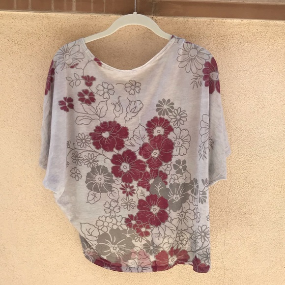 Cute summer gray & maroon floral top - Picture 4 of 5